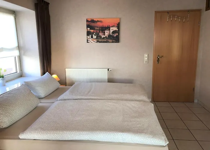 בית הארחה Gaestehaus Doll 3*